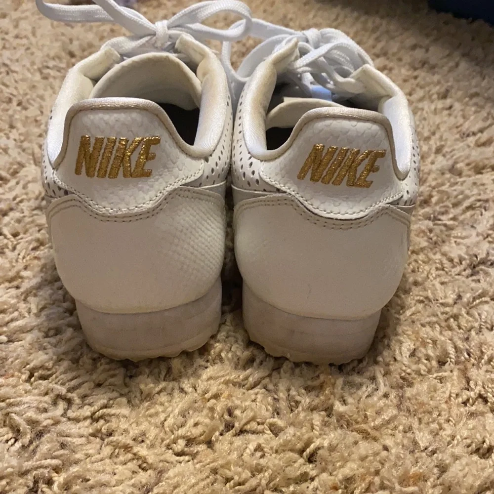 Nikes - Picture 4 of 4